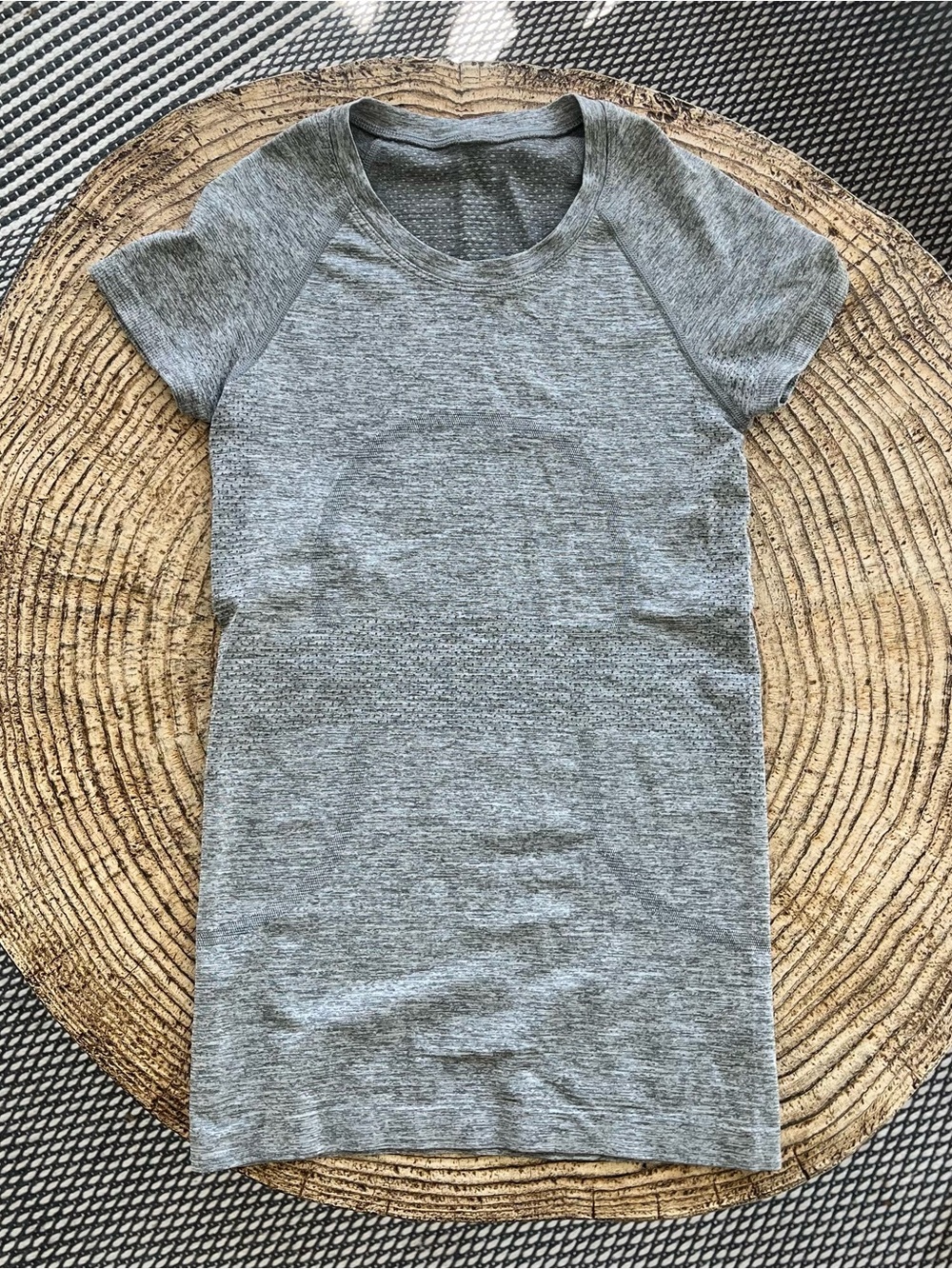 Lululemon swifty tech short sleeve women’s size 2 gray